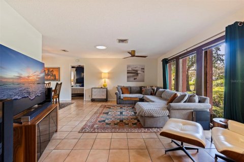 House in Saint Petersburg, Florida 3 bedrooms, 169.73 sq.m. № 1869467 - photo 3