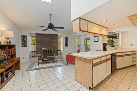 House in Saint Petersburg, Florida 3 bedrooms, 169.73 sq.m. № 1869467 - photo 11