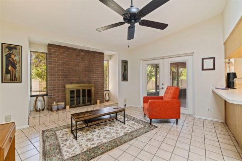 House in Saint Petersburg, Florida 3 bedrooms, 169.73 sq.m. № 1869467 - photo 12