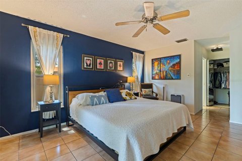 House in Saint Petersburg, Florida 3 bedrooms, 169.73 sq.m. № 1869467 - photo 16