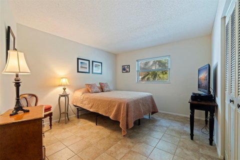 House in Saint Petersburg, Florida 3 bedrooms, 169.73 sq.m. № 1869467 - photo 20