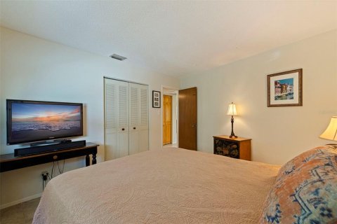 House in Saint Petersburg, Florida 3 bedrooms, 169.73 sq.m. № 1869467 - photo 21