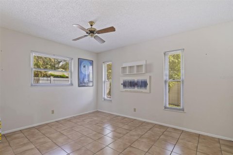 House in Saint Petersburg, Florida 3 bedrooms, 169.73 sq.m. № 1869467 - photo 24