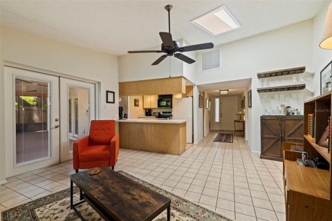 House in Saint Petersburg, Florida 3 bedrooms, 169.73 sq.m. № 1869467 - photo 13