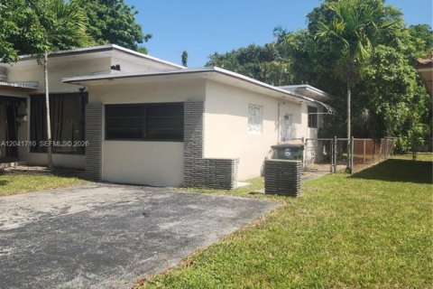 Casa en venta en North Miami, Florida, 2 dormitorios, 132.11 m2 № 2241667 - foto 5