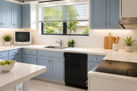 Casa en venta en North Miami, Florida, 2 dormitorios, 132.11 m2 № 2241667 - foto 13