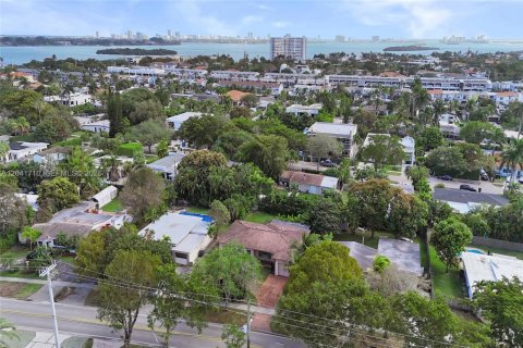 Casa en North Miami, Florida 2 dormitorios, 132.11 m2 № 2241667