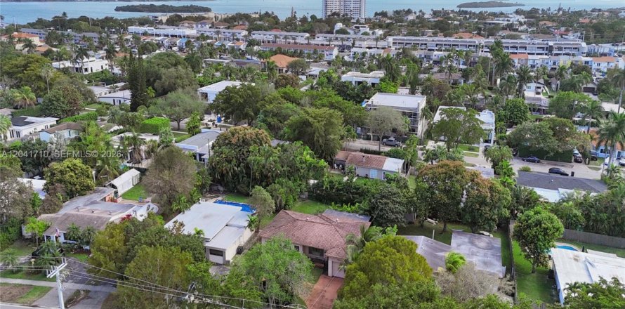 Casa en North Miami, Florida 2 dormitorios, 132.11 m2 № 2241667