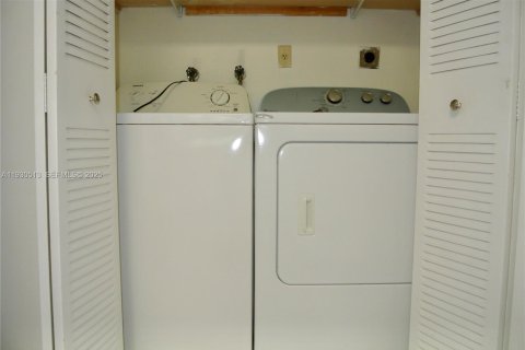 Touwnhouse à louer à Miami, Floride: 2 chambres, 106.28 m2 № 1989623 - photo 11