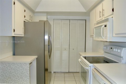 Touwnhouse à louer à Miami, Floride: 2 chambres, 106.28 m2 № 1989623 - photo 8