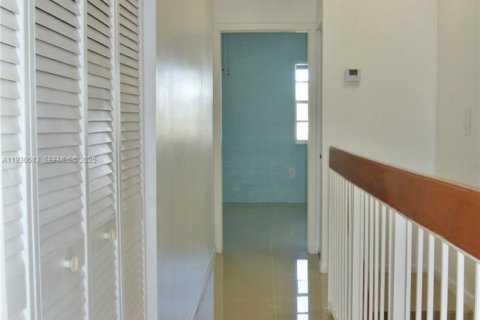 Touwnhouse à louer à Miami, Floride: 2 chambres, 106.28 m2 № 1989623 - photo 28