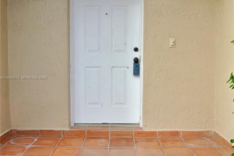 Touwnhouse à louer à Miami, Floride: 2 chambres, 106.28 m2 № 1989623 - photo 3