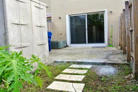 Touwnhouse à louer à Miami, Floride: 2 chambres, 106.28 m2 № 1989623 - photo 26
