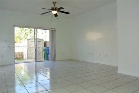 Touwnhouse à louer à Miami, Floride: 2 chambres, 106.28 m2 № 1989623 - photo 23