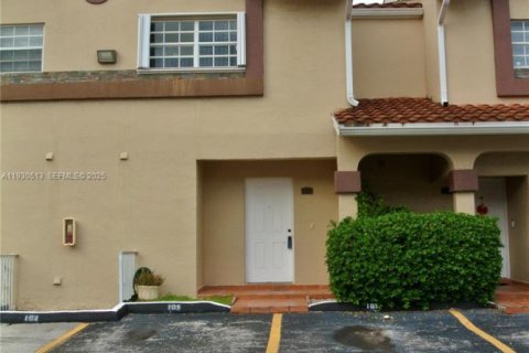 Touwnhouse à louer à Miami, Floride: 2 chambres, 106.28 m2 № 1989623 - photo 2