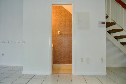Touwnhouse à louer à Miami, Floride: 2 chambres, 106.28 m2 № 1989623 - photo 15