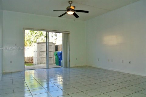Touwnhouse à louer à Miami, Floride: 2 chambres, 106.28 m2 № 1989623 - photo 21