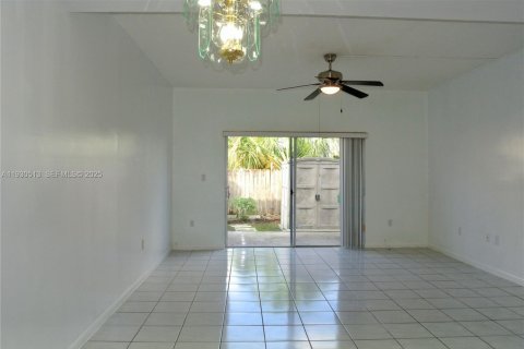 Touwnhouse à louer à Miami, Floride: 2 chambres, 106.28 m2 № 1989623 - photo 22