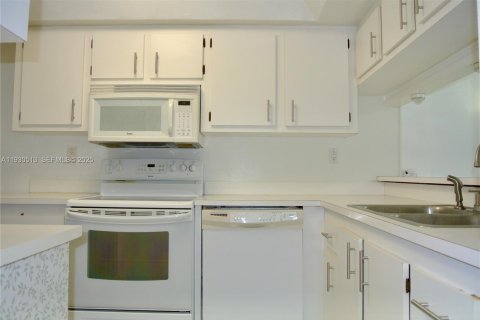 Touwnhouse à louer à Miami, Floride: 2 chambres, 106.28 m2 № 1989623 - photo 7