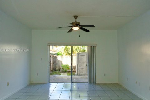 Touwnhouse à louer à Miami, Floride: 2 chambres, 106.28 m2 № 1989623 - photo 24