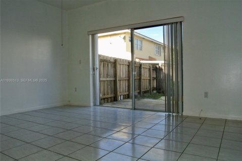 Touwnhouse à louer à Miami, Floride: 2 chambres, 106.28 m2 № 1989623 - photo 20