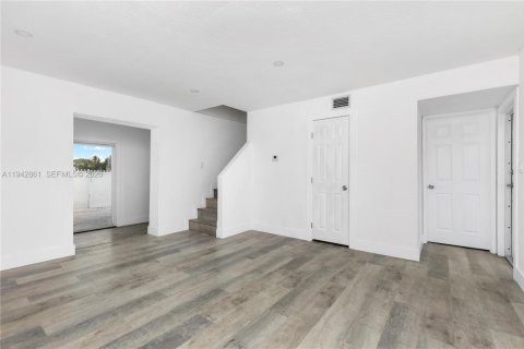 Villa ou maison à vendre à Miami Gardens, Floride: 3 chambres, 96.06 m2 № 1999133 - photo 4