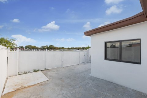 Villa ou maison à vendre à Miami Gardens, Floride: 3 chambres, 96.06 m2 № 1999133 - photo 21