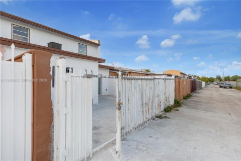Villa ou maison à vendre à Miami Gardens, Floride: 3 chambres, 96.06 m2 № 1999133 - photo 25