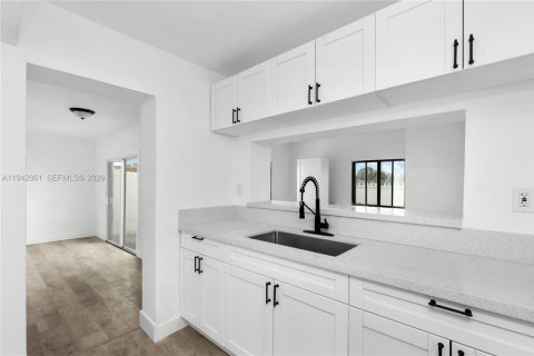 Villa ou maison à vendre à Miami Gardens, Floride: 3 chambres, 96.06 m2 № 1999133 - photo 5