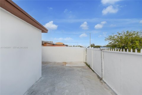 Villa ou maison à vendre à Miami Gardens, Floride: 3 chambres, 96.06 m2 № 1999133 - photo 24