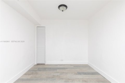 Villa ou maison à vendre à Miami Gardens, Floride: 3 chambres, 96.06 m2 № 1999133 - photo 18