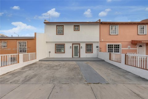 Villa ou maison à vendre à Miami Gardens, Floride: 3 chambres, 96.06 m2 № 1999133 - photo 2