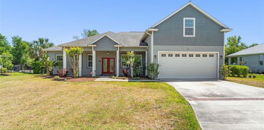 House in DeLand, Florida 4 bedrooms, 265.79 sq.m. № 1637351