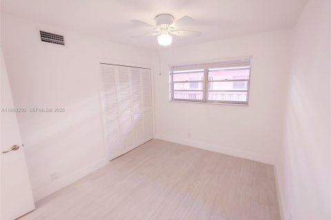 Copropriété à vendre à Hallandale Beach, Floride: 2 chambres, 86.86 m2 № 2024030 - photo 12