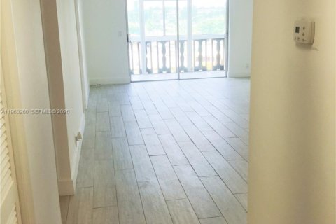 Copropriété à vendre à Hallandale Beach, Floride: 2 chambres, 86.86 m2 № 2024030 - photo 2