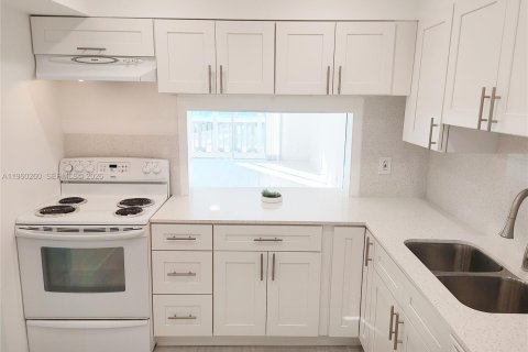 Copropriété à vendre à Hallandale Beach, Floride: 2 chambres, 86.86 m2 № 2024030 - photo 14