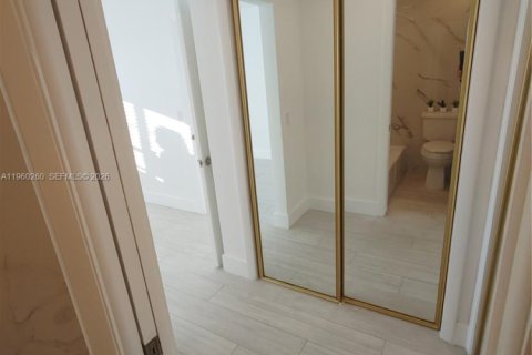 Copropriété à vendre à Hallandale Beach, Floride: 2 chambres, 86.86 m2 № 2024030 - photo 7