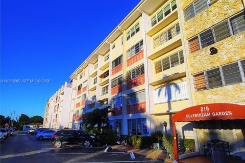 Copropriété à vendre à Hallandale Beach, Floride: 2 chambres, 86.86 m2 № 2024030 - photo 17