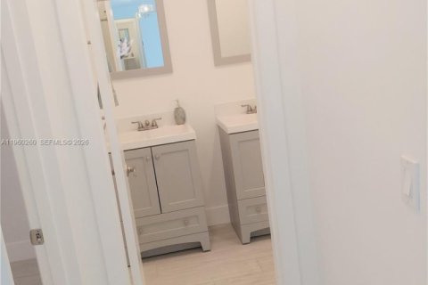 Copropriété à vendre à Hallandale Beach, Floride: 2 chambres, 86.86 m2 № 2024030 - photo 8