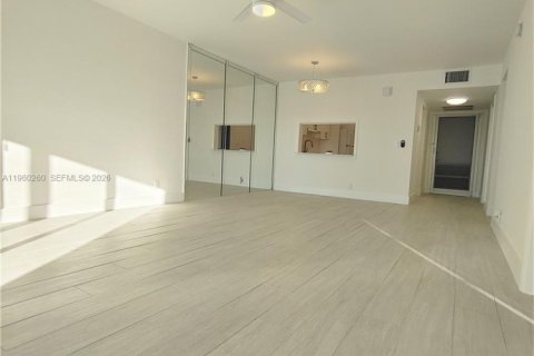 Copropriété à vendre à Hallandale Beach, Floride: 2 chambres, 86.86 m2 № 2024030 - photo 3