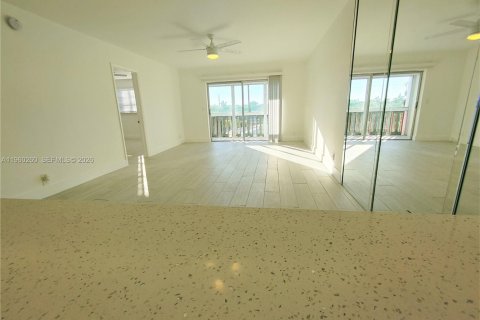 Condo à Hallandale Beach, Floride, 2 chambres  № 2024030