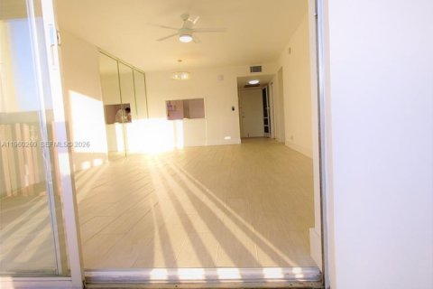 Copropriété à vendre à Hallandale Beach, Floride: 2 chambres, 86.86 m2 № 2024030 - photo 4