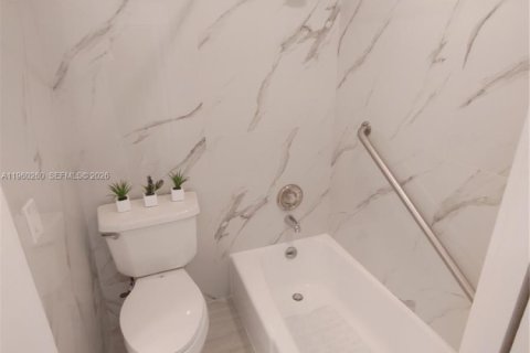 Copropriété à vendre à Hallandale Beach, Floride: 2 chambres, 86.86 m2 № 2024030 - photo 10