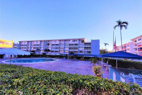 Copropriété à vendre à Hallandale Beach, Floride: 2 chambres, 86.86 m2 № 2024030 - photo 20