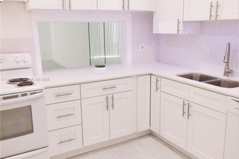 Copropriété à vendre à Hallandale Beach, Floride: 2 chambres, 86.86 m2 № 2024030 - photo 13