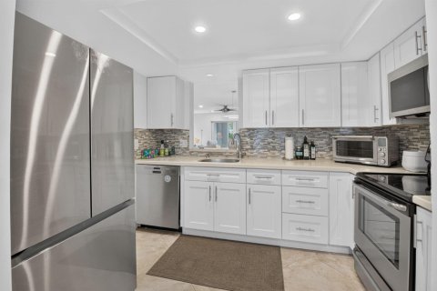 Купить кондоминиум в Делрей-Бич, Флорида 6 комнат, 93.37м2, № 2259842 - фото 12