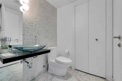Condominio en venta en Miami, Florida, 2 dormitorios, 139.35 m2 № 1986677 - foto 18