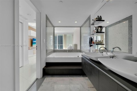 Condominio en venta en Miami, Florida, 2 dormitorios, 139.35 m2 № 1986677 - foto 30