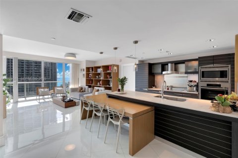 Condominio en venta en Miami, Florida, 2 dormitorios, 139.35 m2 № 1986677 - foto 13