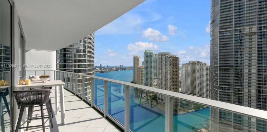 Condominio en Miami, Florida, 2 dormitorios № 1986677
